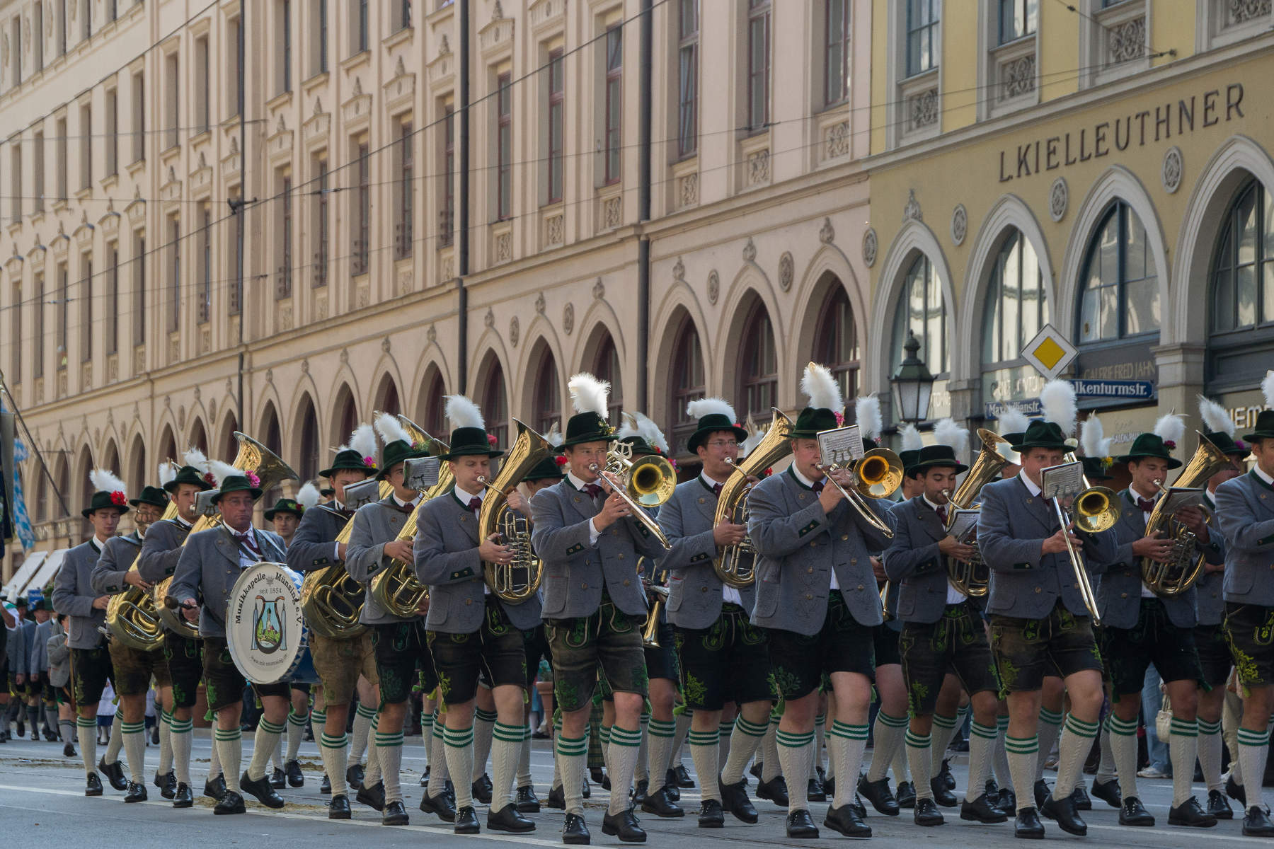 Trachten- und Schützenzug