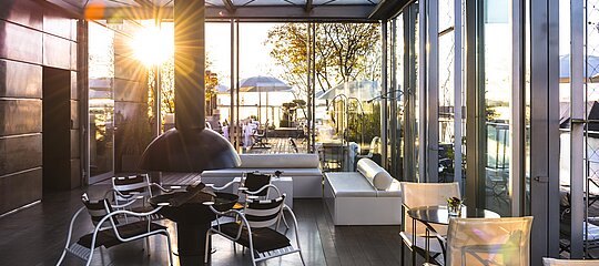 [Translate to English:] Blue Spa Bar, Lounge & Wintergarten Hotel Bayerischer Hof