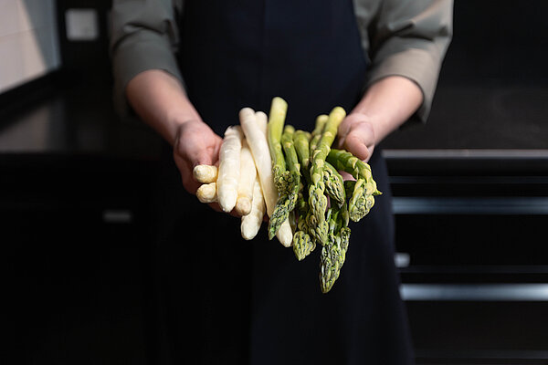 Grüner und weißer Spargel