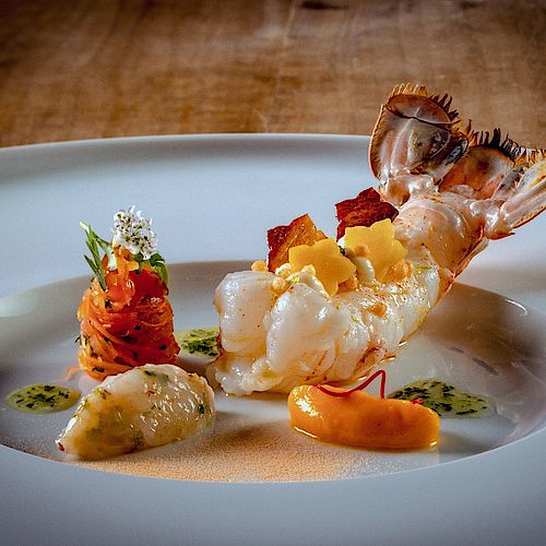 It looks like art on your plate. Norway lobster, carrot, yuzu, vadouvan, ceviche vinaigrette . 📸:...