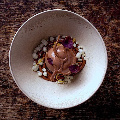 Ending on a sweet note with Felchin chocolate, citrus salad and pistachios. . #sweets #dessert #chocolate #ateliermunich...